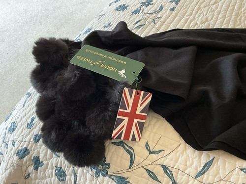 Beautiful black pom poms - black,